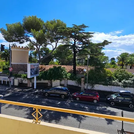 L'etoile A Deux Pas De La *